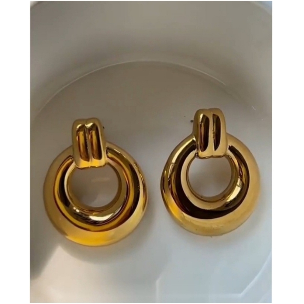 Anthropologie Retro Classy Open Circle Gold Earrings - Picture 2 of 5
